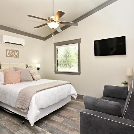 Green Acres Cottages - Wimberley Suite מראה חיצוני תמונה